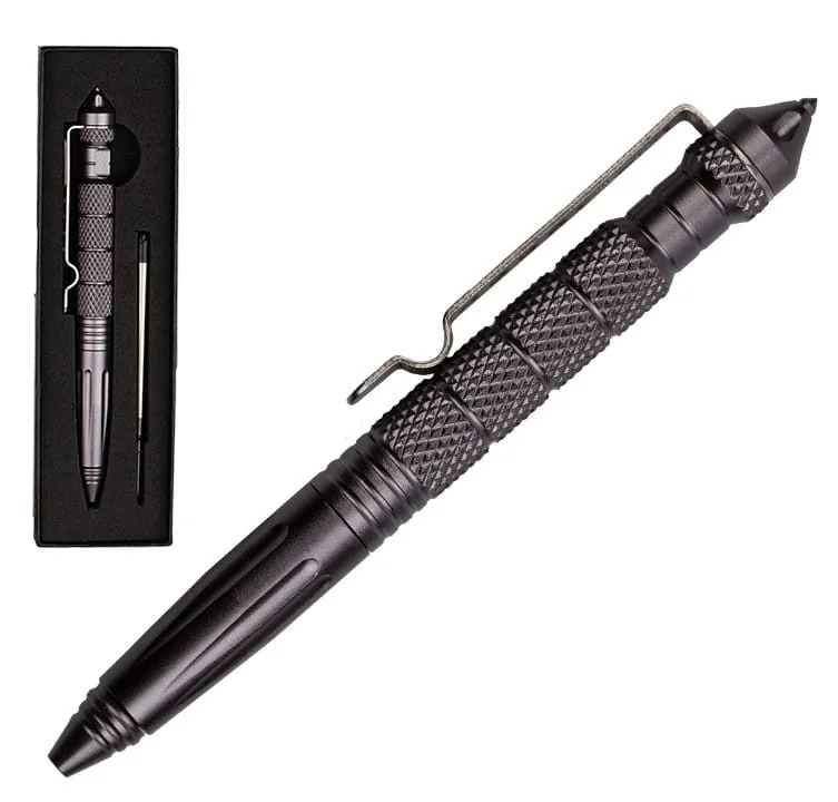 Kubotan titanium obok pudełka