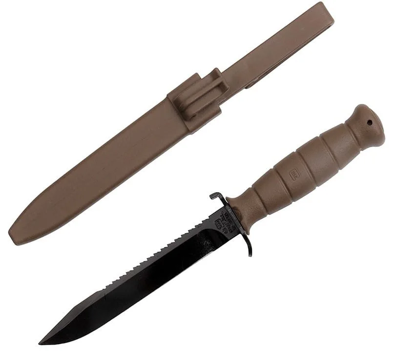 Nóż Glock FM81 FDE obok pochwy