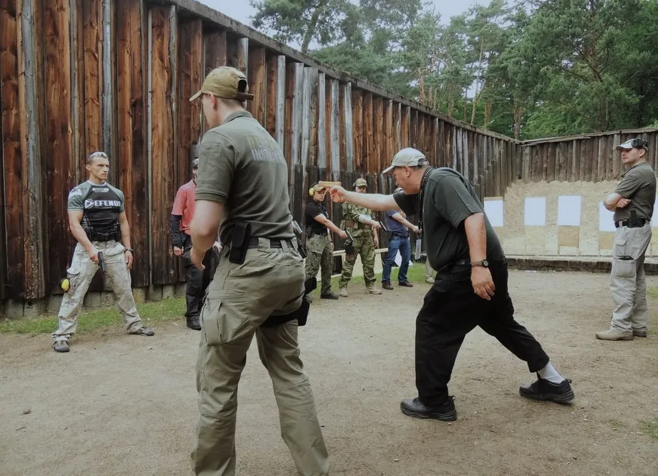 Matt Temkin showing participants point-shooting technique at the Lizawka range